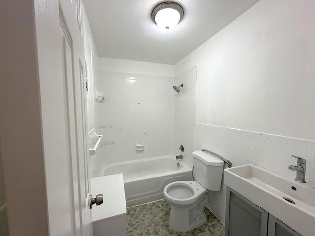 6950 NW 186th Street 2-510, Hialeah, FL 33015