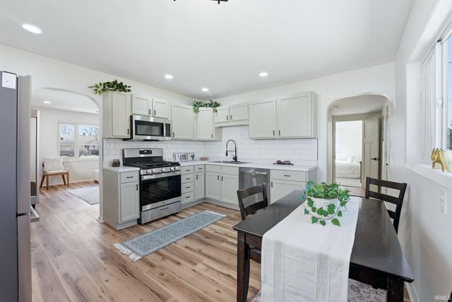 2715 Barnhart Avenue, Fort Wayne, IN 46805