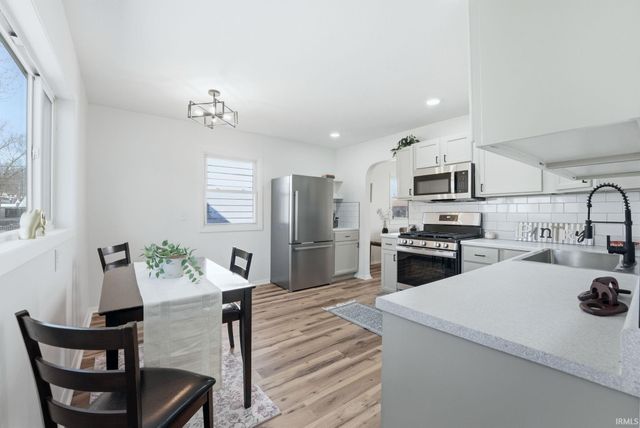 2715 Barnhart Avenue, Fort Wayne, IN 46805