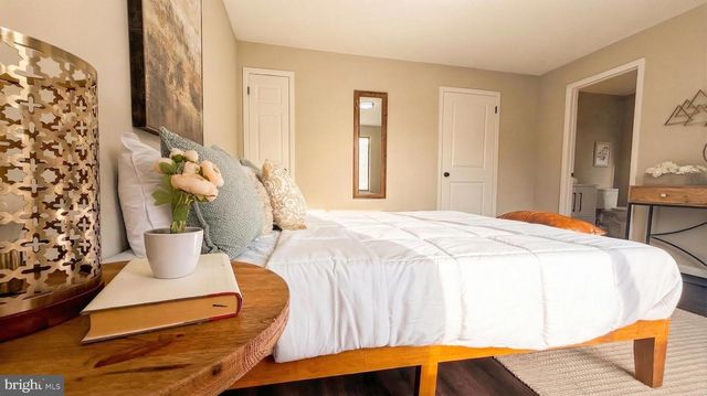 5520B ABERDEEN DR, Mount Laurel, NJ 08054