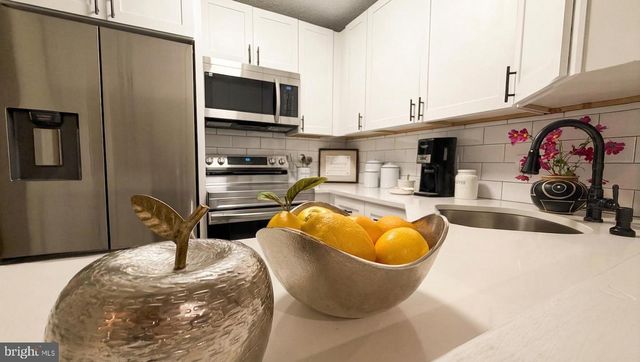 5520B ABERDEEN DR, Mount Laurel, NJ 08054