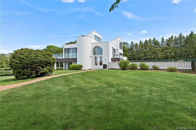 84 Inlet Road E, Southampton, NY 11968