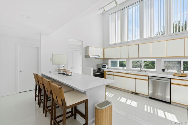 84 Inlet Road E, Southampton, NY 11968