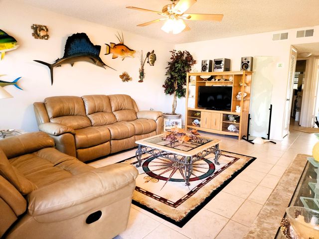 112 Doolen Court 109, North Palm Beach, FL 33408