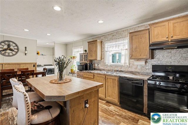 84 Mansfield Drive, Longswamp Twp, PA 18062