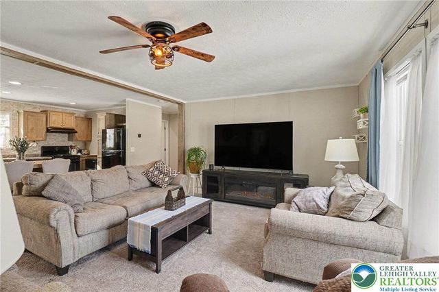 84 Mansfield Drive, Longswamp Twp, PA 18062