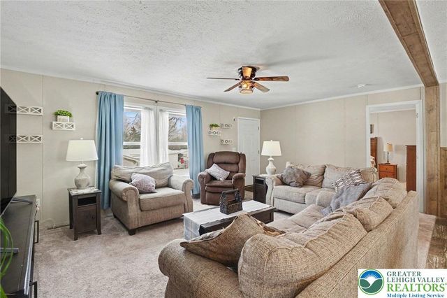 84 Mansfield Drive, Longswamp Twp, PA 18062