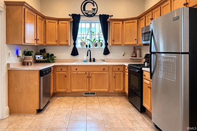 210 E Shackley Street, Geneva, IN 46740