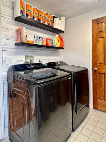 210 E Shackley Street, Geneva, IN 46740