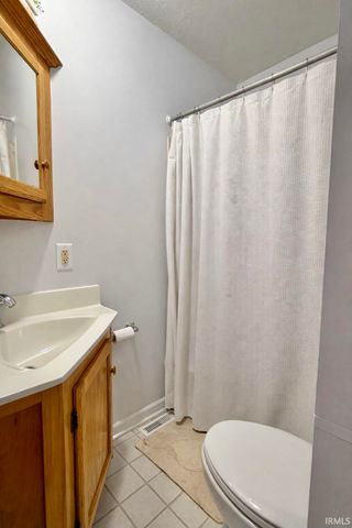 210 E Shackley Street, Geneva, IN 46740