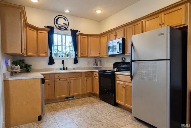 210 E Shackley Street, Geneva, IN 46740