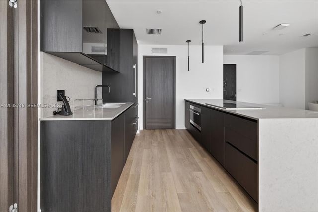 20 NE 11th 4701, Miami, FL 33132
