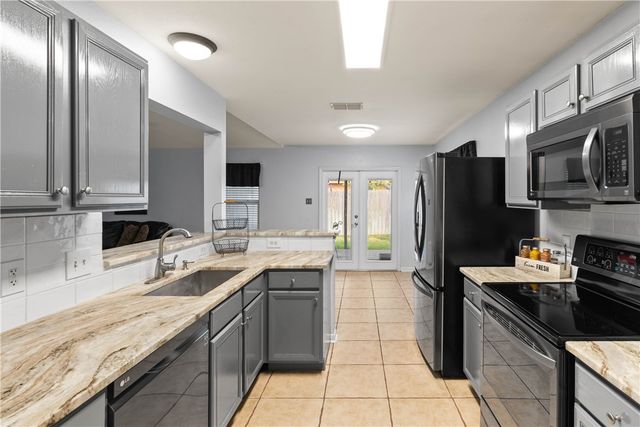 7913 Wolf Dr, Corpus Christi, TX 78414