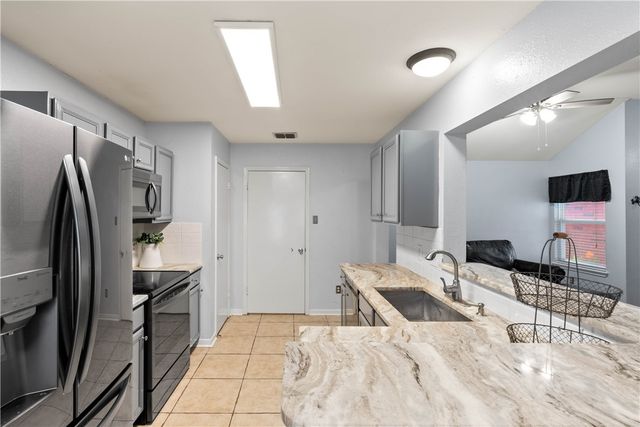 7913 Wolf Dr, Corpus Christi, TX 78414