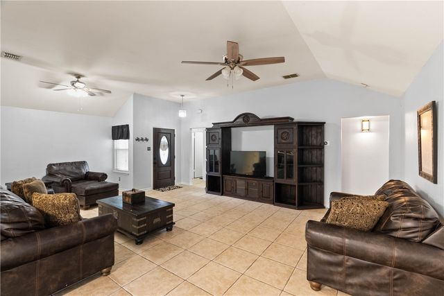 7913 Wolf Dr, Corpus Christi, TX 78414