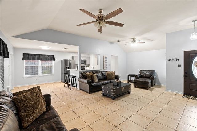 7913 Wolf Dr, Corpus Christi, TX 78414