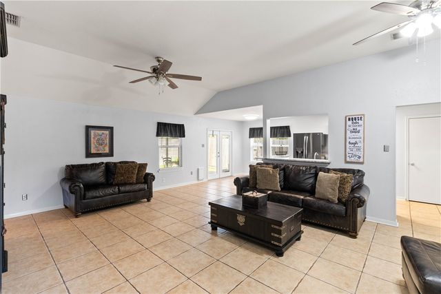 7913 Wolf Dr, Corpus Christi, TX 78414