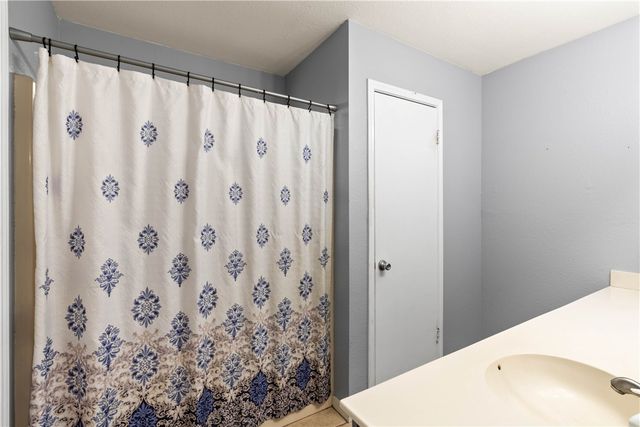 7913 Wolf Dr, Corpus Christi, TX 78414