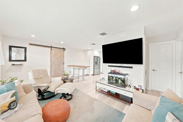 3140 NE 12th Avenue, Pompano Beach, FL 33064