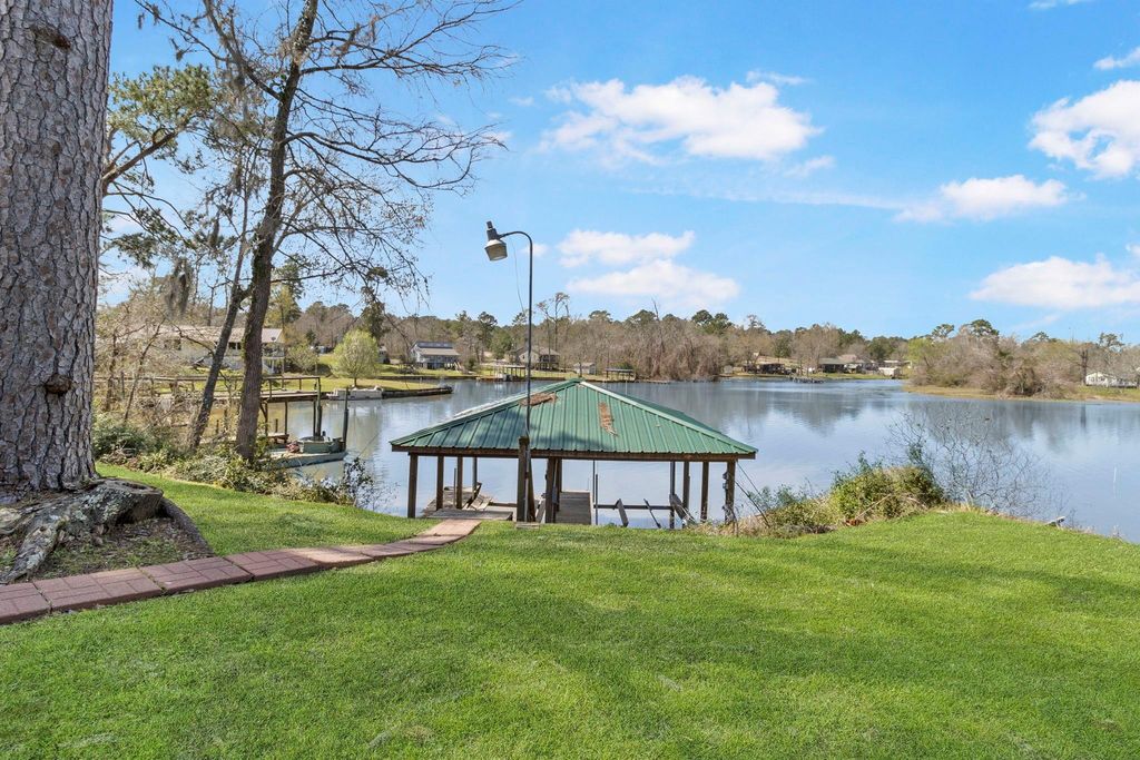 1281 Creeklake Drive, Onalaska, TX 77360