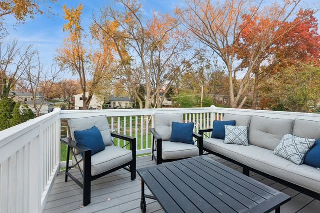 3008 Scenicwood Lane, Woodridge, IL 60517