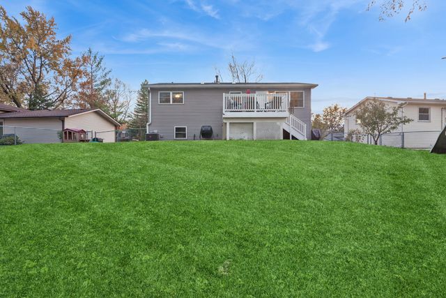 3008 Scenicwood Lane, Woodridge, IL 60517