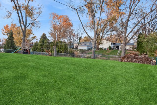 3008 Scenicwood Lane, Woodridge, IL 60517