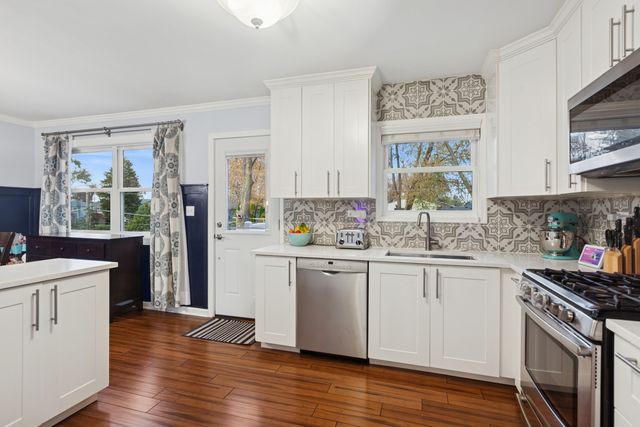 3008 Scenicwood Lane, Woodridge, IL 60517