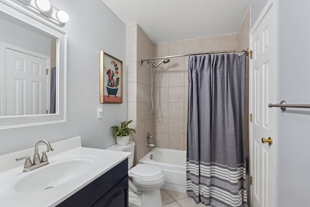 3008 Scenicwood Lane, Woodridge, IL 60517