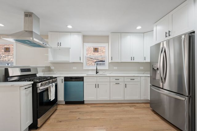 8613 S Colfax Avenue, Chicago, IL 60617