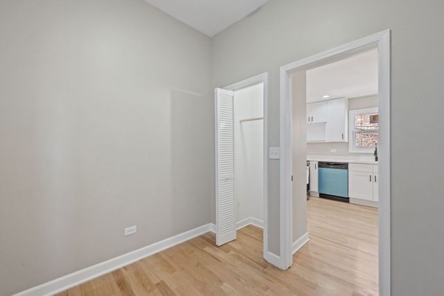 8613 S Colfax Avenue, Chicago, IL 60617