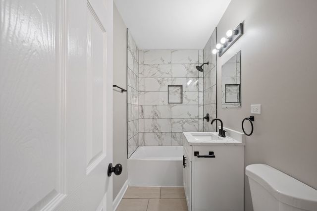 8613 S Colfax Avenue, Chicago, IL 60617