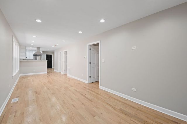 8613 S Colfax Avenue, Chicago, IL 60617