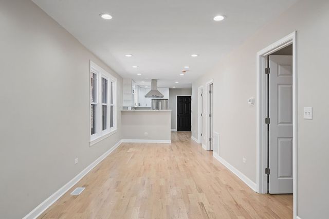 8613 S Colfax Avenue, Chicago, IL 60617