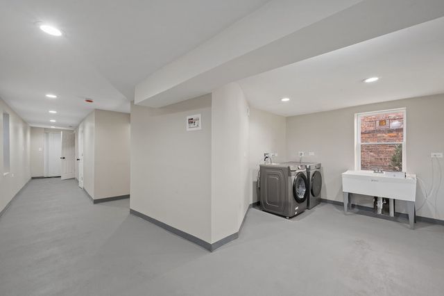 8613 S Colfax Avenue, Chicago, IL 60617