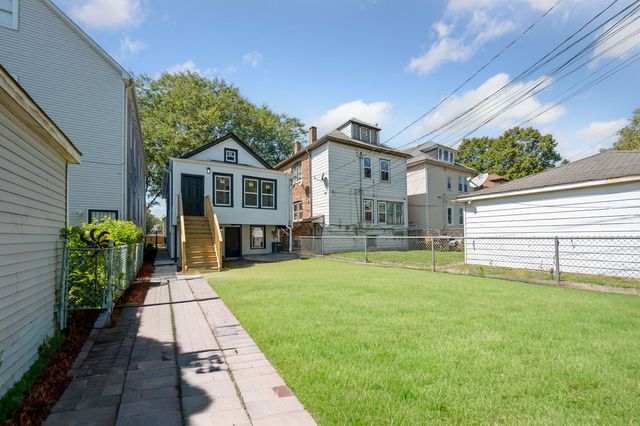 8613 S Colfax Avenue, Chicago, IL 60617