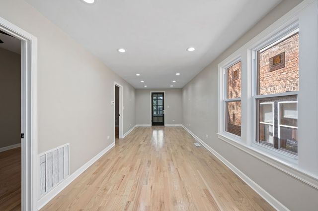 8613 S Colfax Avenue, Chicago, IL 60617