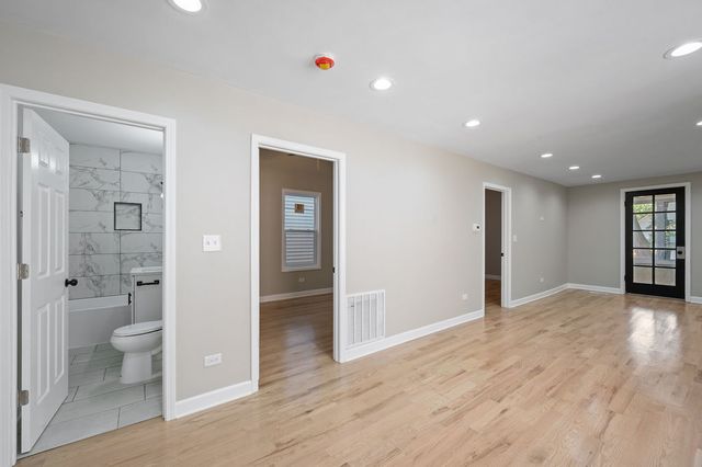 8613 S Colfax Avenue, Chicago, IL 60617