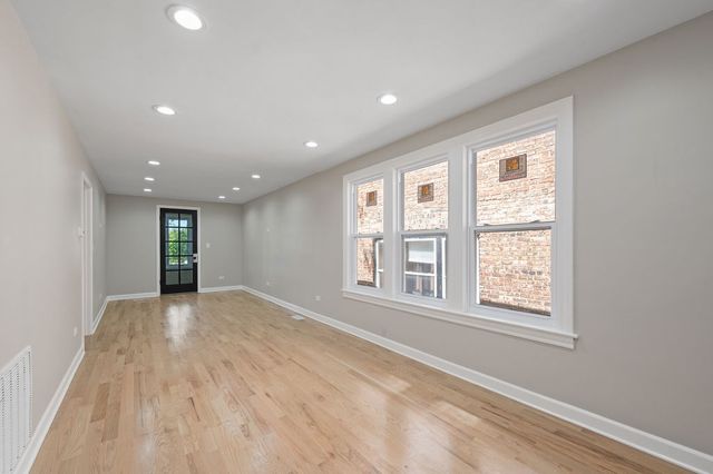 8613 S Colfax Avenue, Chicago, IL 60617
