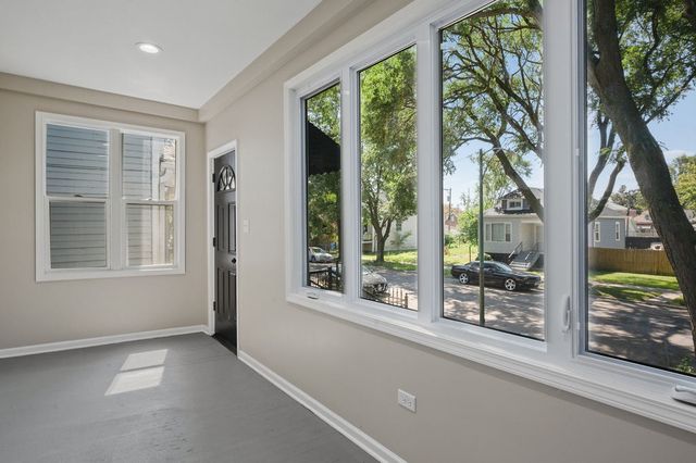 8613 S Colfax Avenue, Chicago, IL 60617
