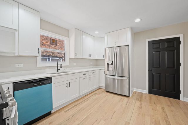 8613 S Colfax Avenue, Chicago, IL 60617