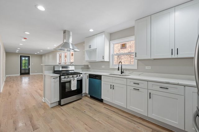 8613 S Colfax Avenue, Chicago, IL 60617