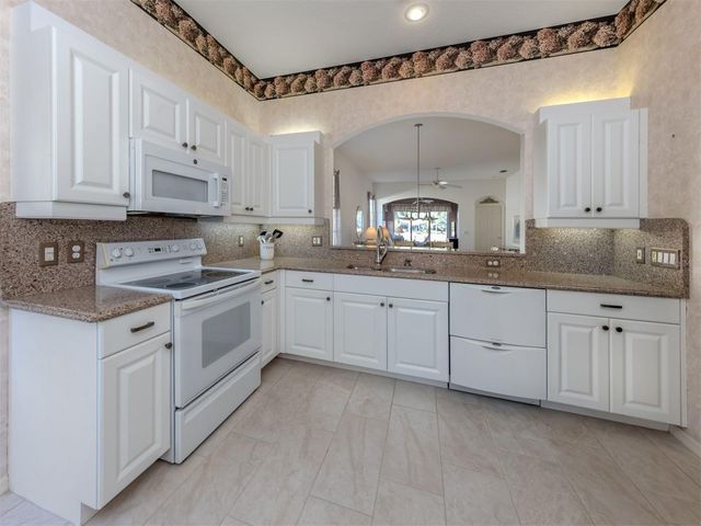 812 MONTROSE DRIVE 20, Venice, FL 34293