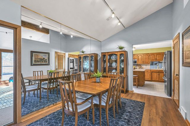 13500 W Old Oak LANE, New Berlin, WI 53151