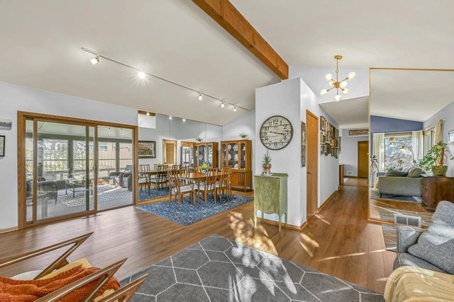 13500 W Old Oak LANE, New Berlin, WI 53151