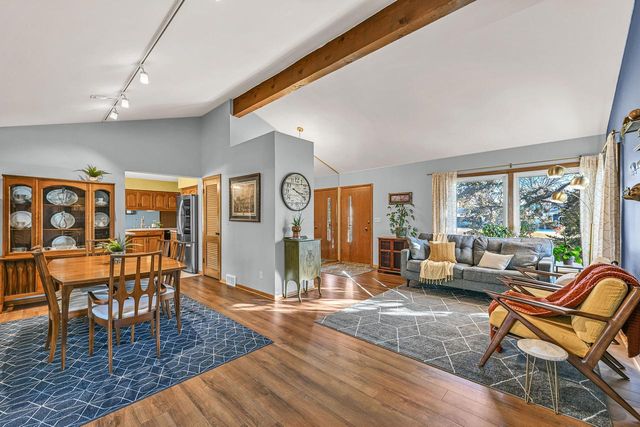 13500 W Old Oak LANE, New Berlin, WI 53151