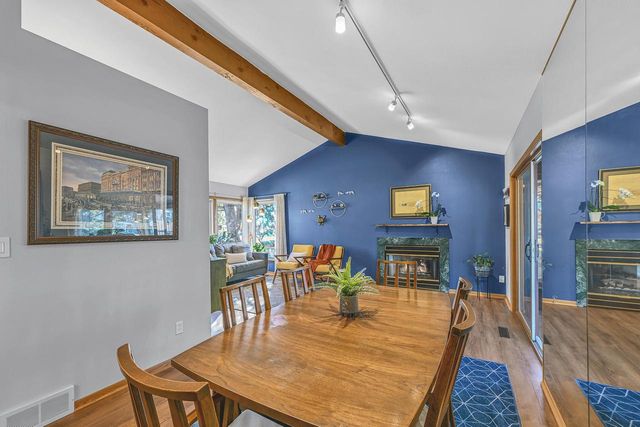 13500 W Old Oak LANE, New Berlin, WI 53151