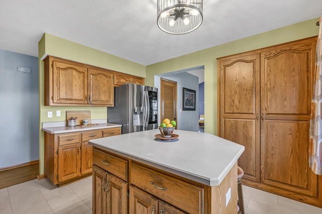 13500 W Old Oak LANE, New Berlin, WI 53151