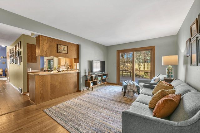 13500 W Old Oak LANE, New Berlin, WI 53151