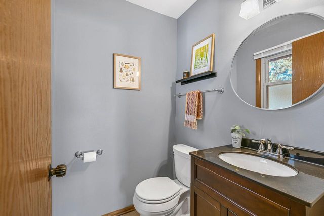 13500 W Old Oak LANE, New Berlin, WI 53151